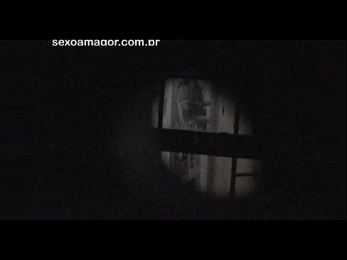 ❤️ Блонди ба таври махфӣ аз ҷониби як сайёҳи ҳамсоя, ки паси хиштҳои холӣ пинҳон шудааст, сабт мешавад ❤️ Синси босифат дар мо ❌❤